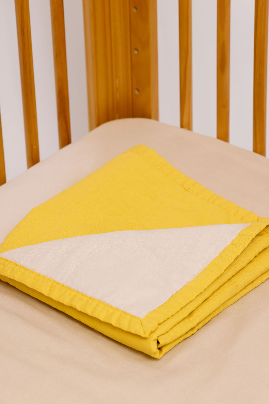Bananaquit/Sparrow - Linen Quilted Blanket - Image 2